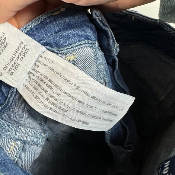 Hollister curvy ultra high rise jean leggings medium wash.  Sz 23x24 - Picture 7 of 7